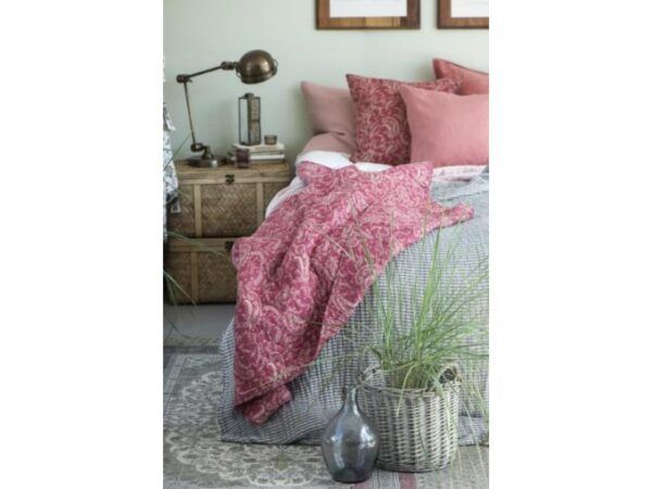 Quilt pink paisley