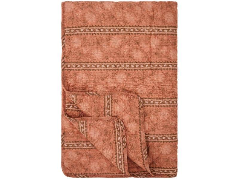 Ib Laursen Quilt Coral Almond med Blomsterranker – 130 × 180 cm